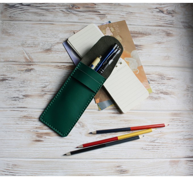 Green leather flat pen sleeve