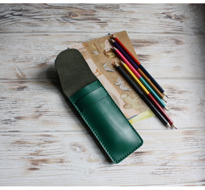 Green leather flat pen sleeve