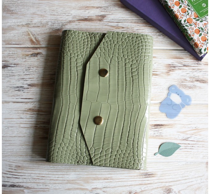 Light olive croco trifold leather Hobonichi cover A5