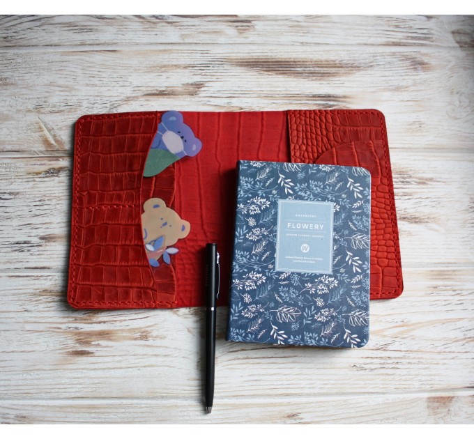 Red croco leather Wonderland222 cover